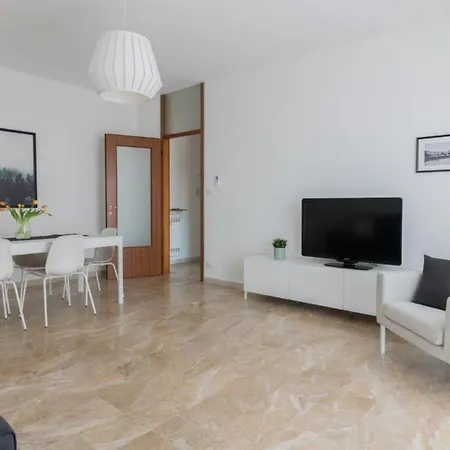 Italianflat - Via Adami, 3 Bedroom Flat, Free Parking Apartment