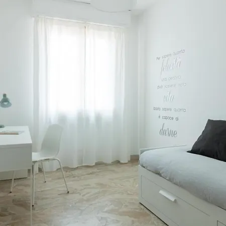 Italianflat - Via Adami, 3 Bedroom Flat, Free Parking