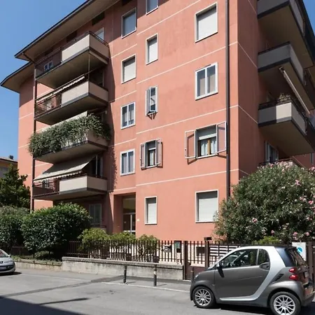 Italianflat - Via Adami, 3 Bedroom Flat, Free Parking Apartment Verona